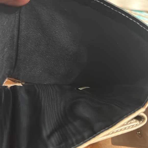 Authentic CHANNEL Bifold wallet..Nice pice In good condition a stunning - Picture 7 of 15